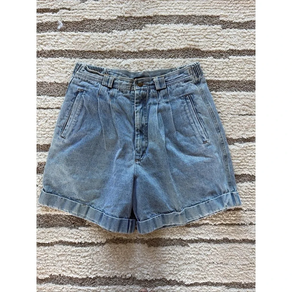 Red Patterned Long-Sleeve Top with Light Wash Jean Shorts
